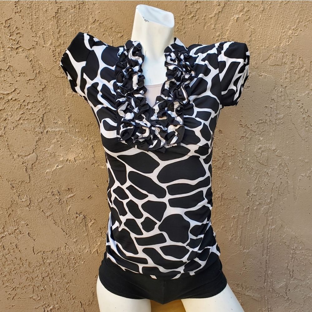 HeartSoul black and white ruffle front cap sleeve blouse